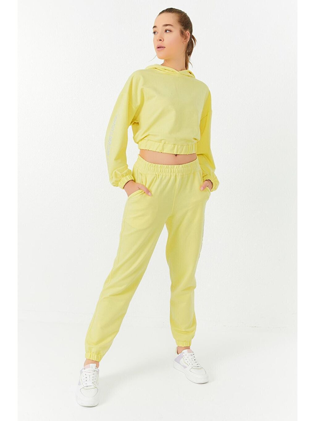 Sarı Limon Yazı Baskılı Kapüşonlu Lastik Paça Kadın Oversize Eşofman Takımı - 95295