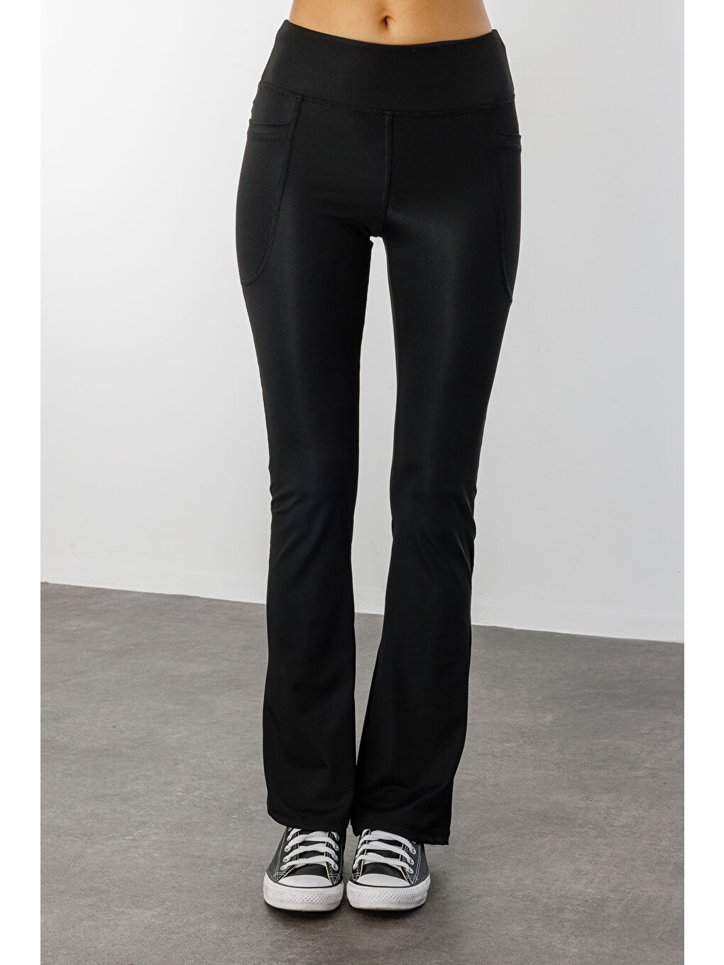 Siyah Kadın Yüksek Bel Toparlayıcı Çift Cepli İspanyol Paça Tayt-2