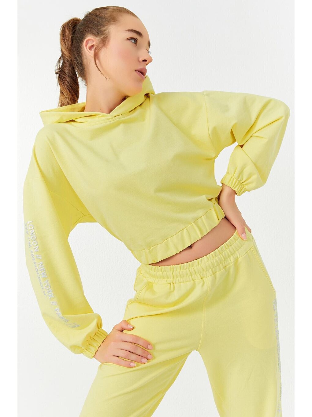 Sarı Limon Yazı Baskılı Kapüşonlu Lastik Paça Kadın Oversize Eşofman Takımı - 95295-1