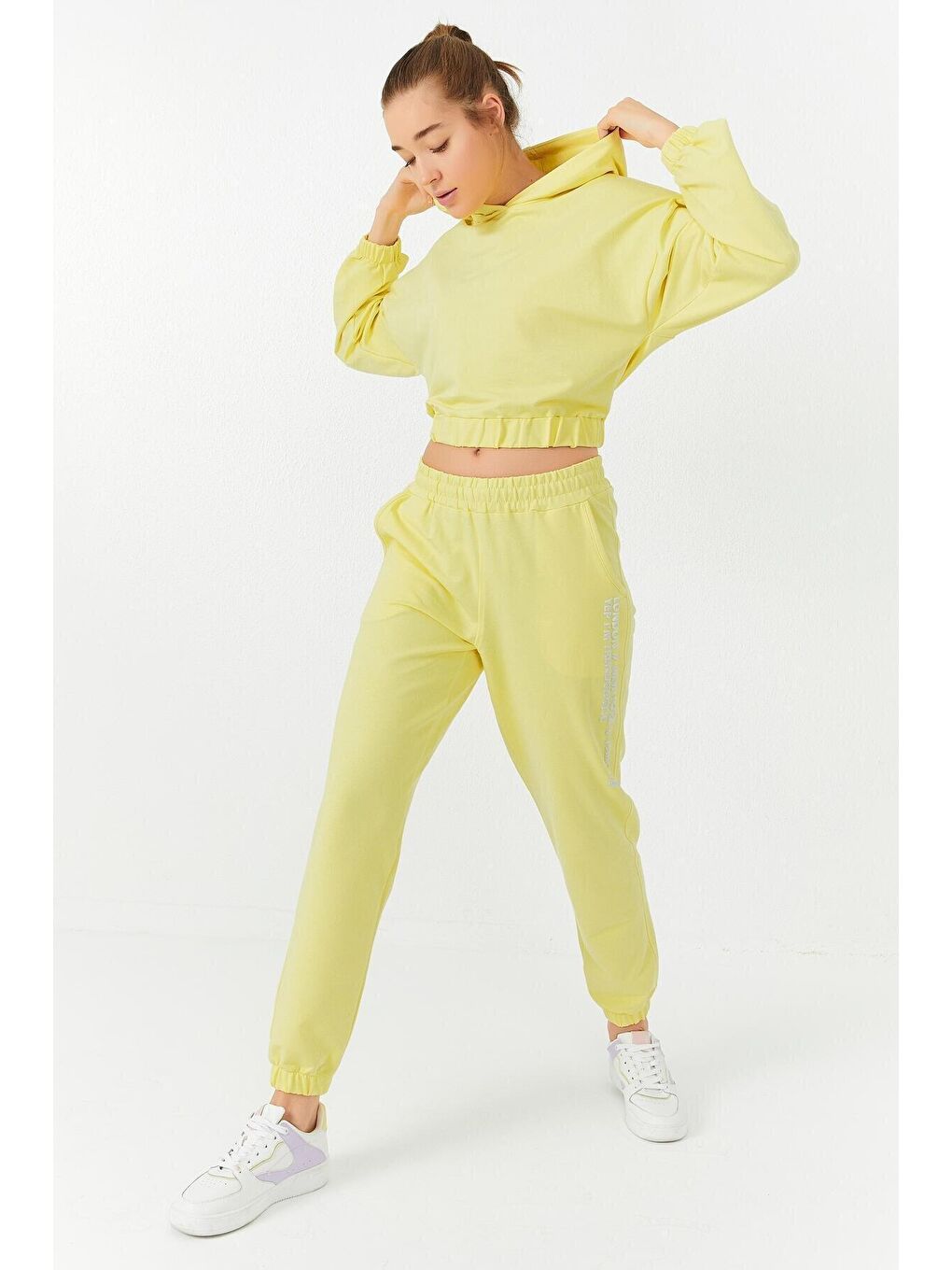Sarı Limon Yazı Baskılı Kapüşonlu Lastik Paça Kadın Oversize Eşofman Takımı - 95295-2