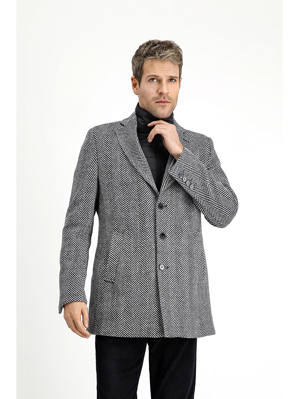 Siyah Yünlü Desenli Klasik Kaban