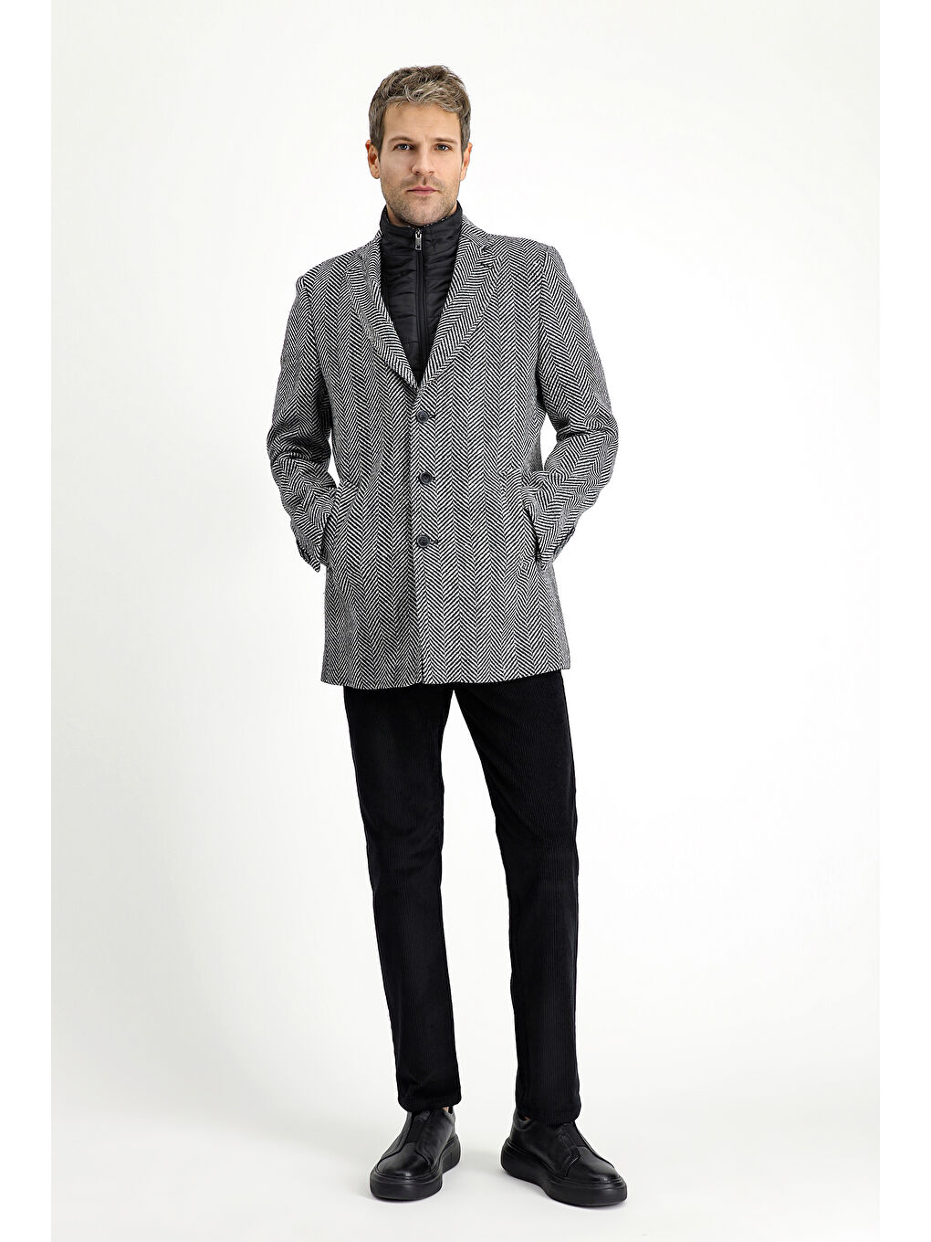 Siyah Yünlü Desenli Klasik Kaban-1