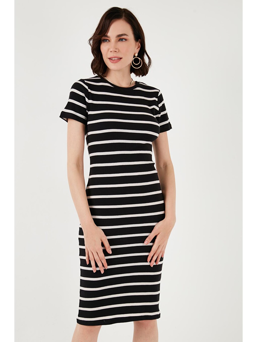 Siyah Slim Fit Çizgili Pamuklu Bisiklet Yaka Kısa Kollu Midi Elbise 5865700-2