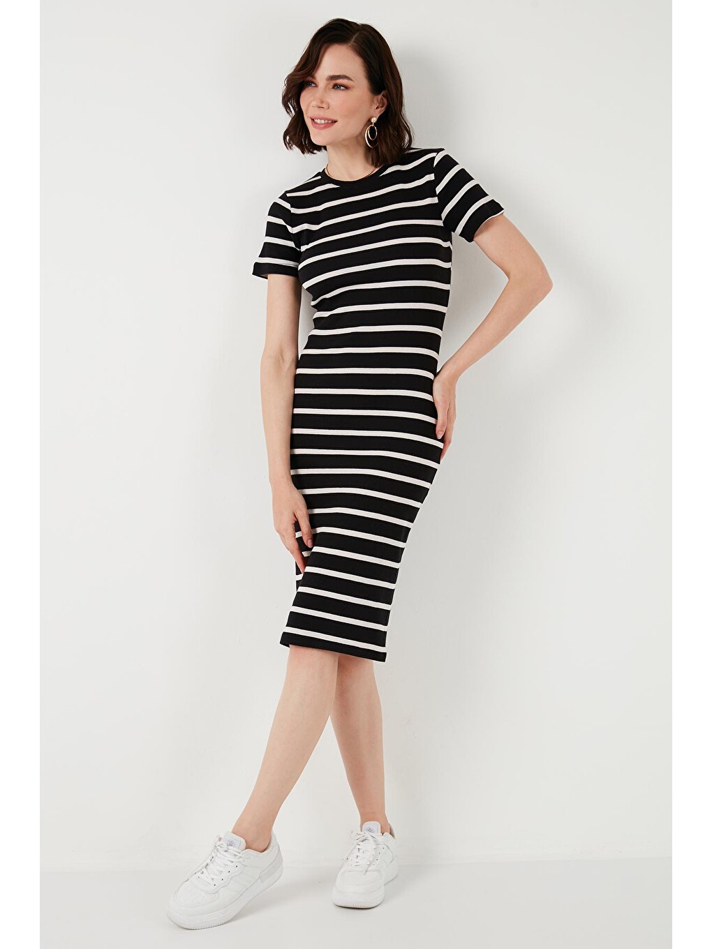 Siyah Slim Fit Çizgili Pamuklu Bisiklet Yaka Kısa Kollu Midi Elbise 5865700-3