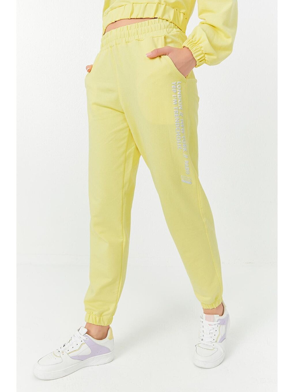 Sarı Limon Yazı Baskılı Kapüşonlu Lastik Paça Kadın Oversize Eşofman Takımı - 95295-4