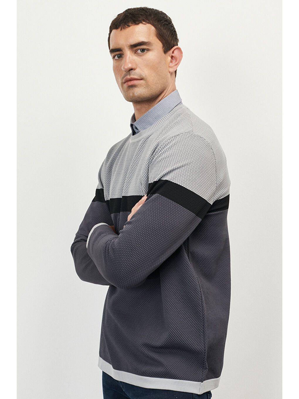 Erkek Gri-Siyah Standart Fit Normal Kesim Bisiklet Yaka Petek Dokulu Kışlık Triko Kazak