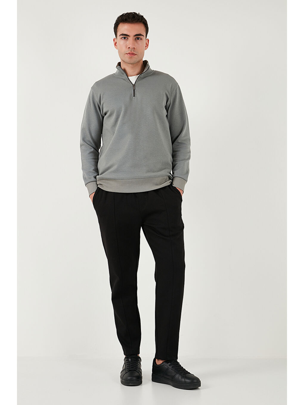 Siyah Pamuklu Slim Fit Normal Bel Daralan Paça Çimalı Pantolon 5908088-1