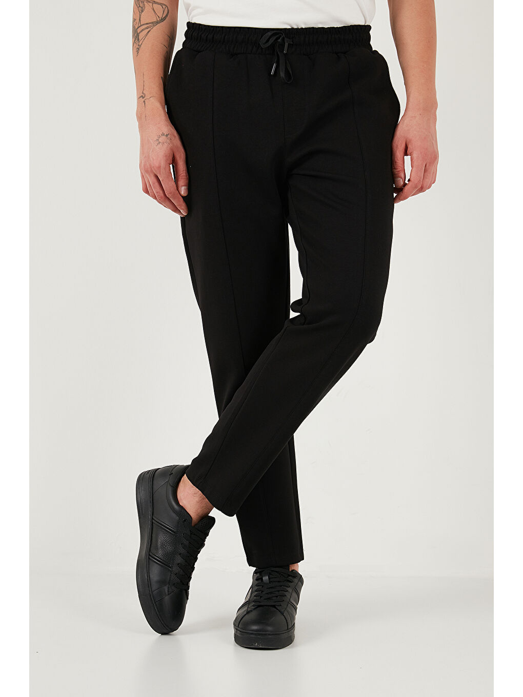 Siyah Pamuklu Slim Fit Normal Bel Daralan Paça Çimalı Pantolon 5908088-2