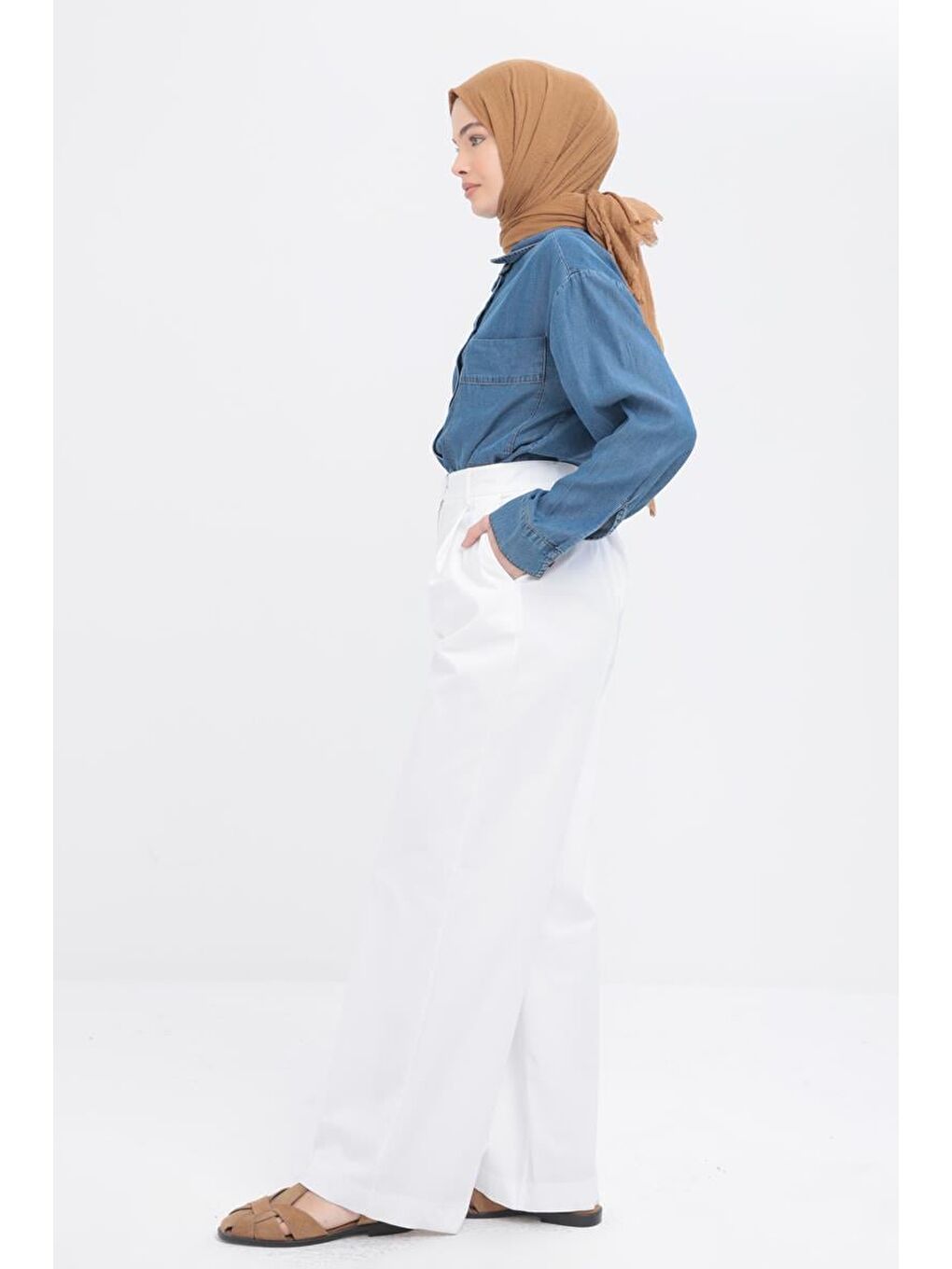 Beyaz-Pileli Geniş Paça Pantolon-2