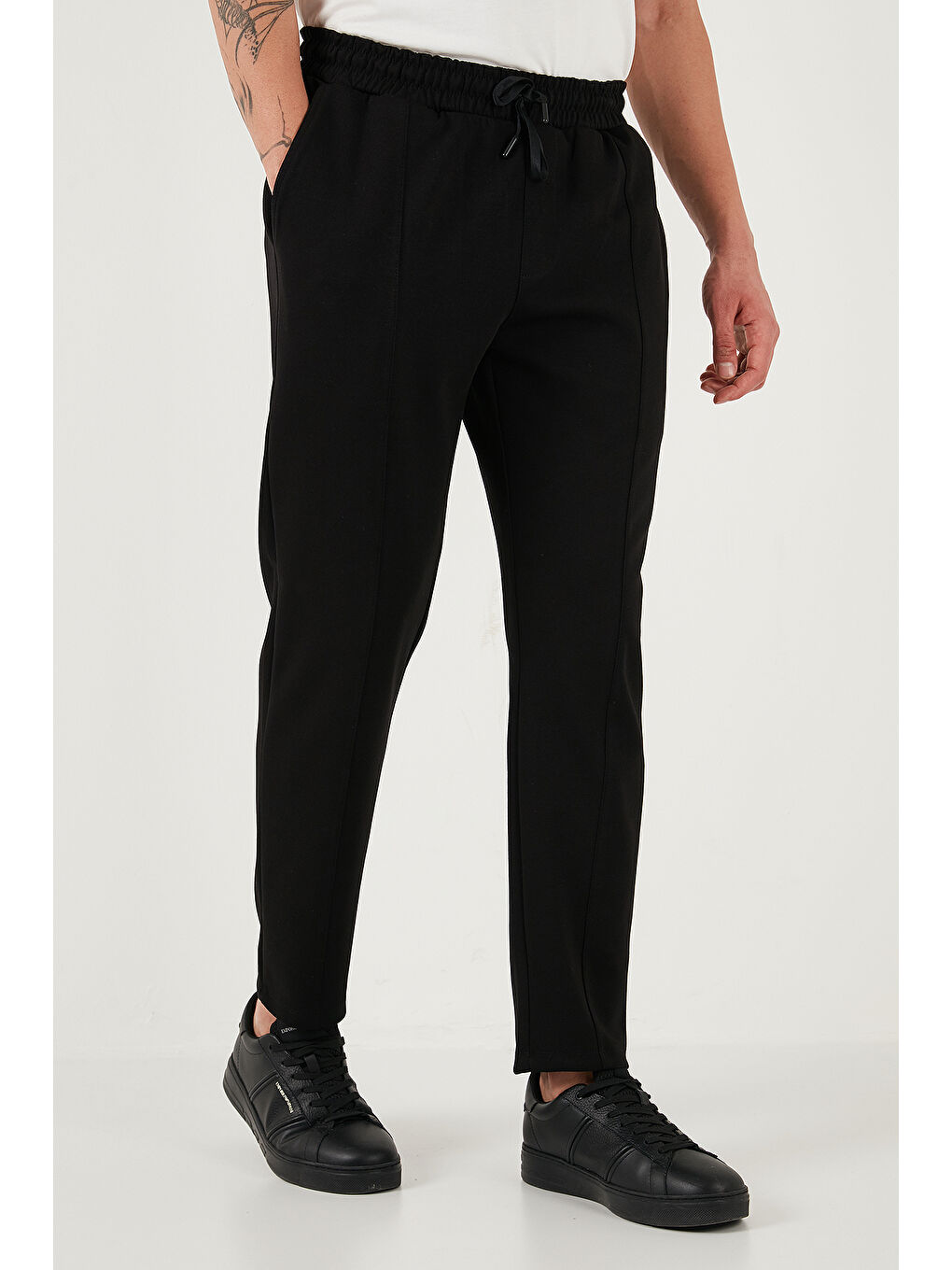 Siyah Pamuklu Slim Fit Normal Bel Daralan Paça Çimalı Pantolon 5908088-4