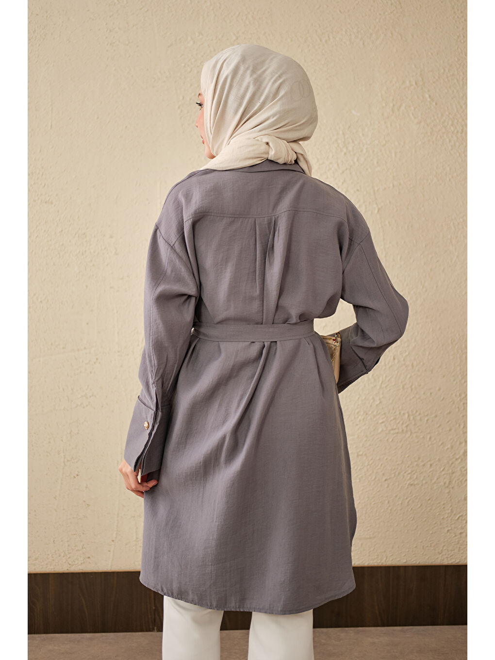 Kadın Bel Bağlamalı Gizli Düğmeli Uzun Gömlek Gri-4