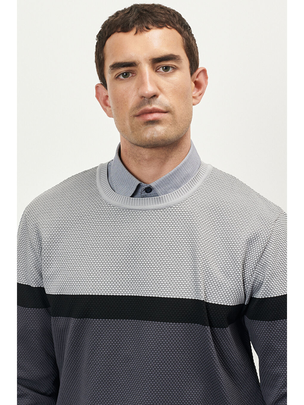 Erkek Gri-Siyah Standart Fit Normal Kesim Bisiklet Yaka Petek Dokulu Kışlık Triko Kazak-2