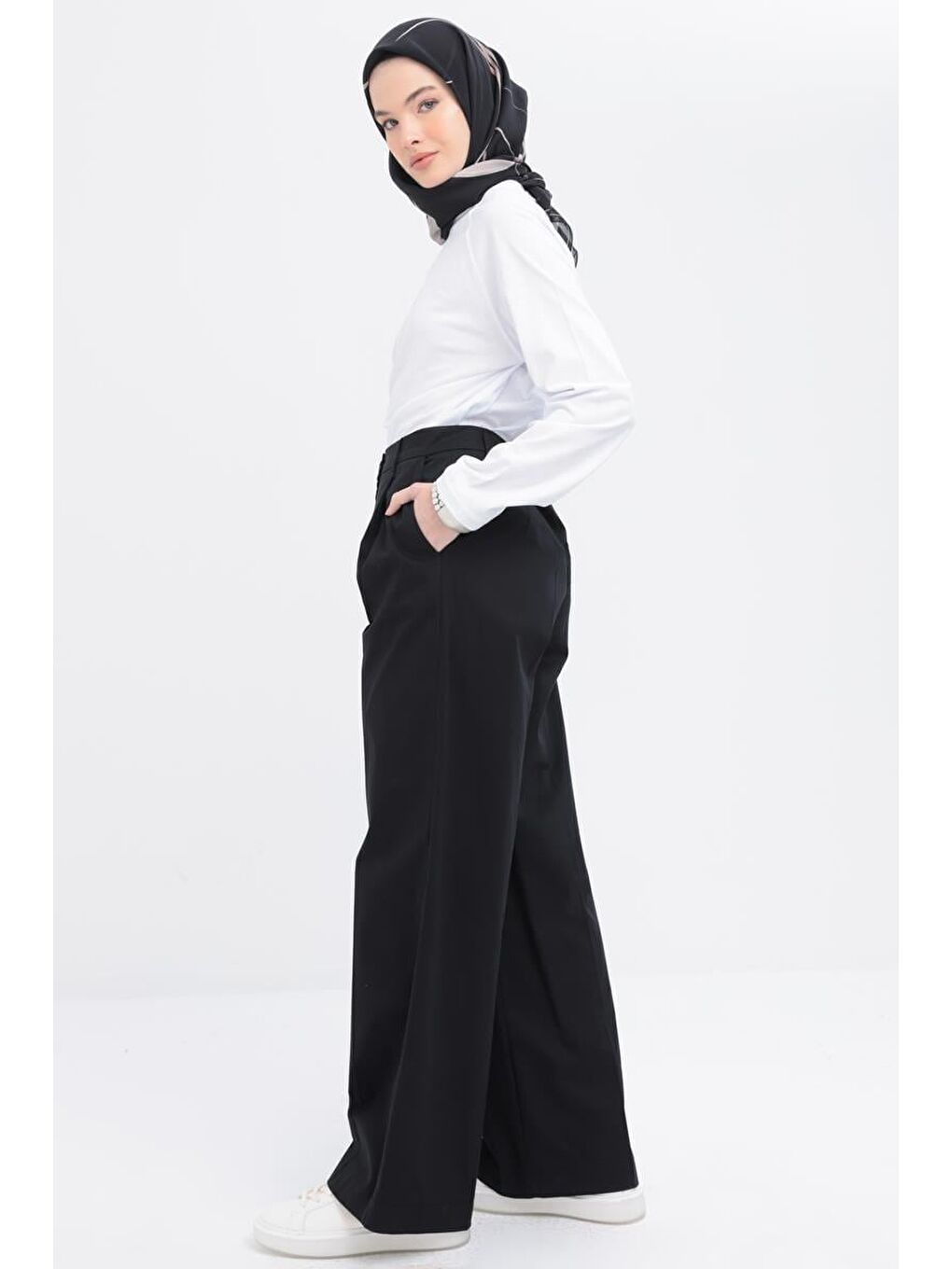 Siyah-Pileli Geniş Paça Pantolon-2