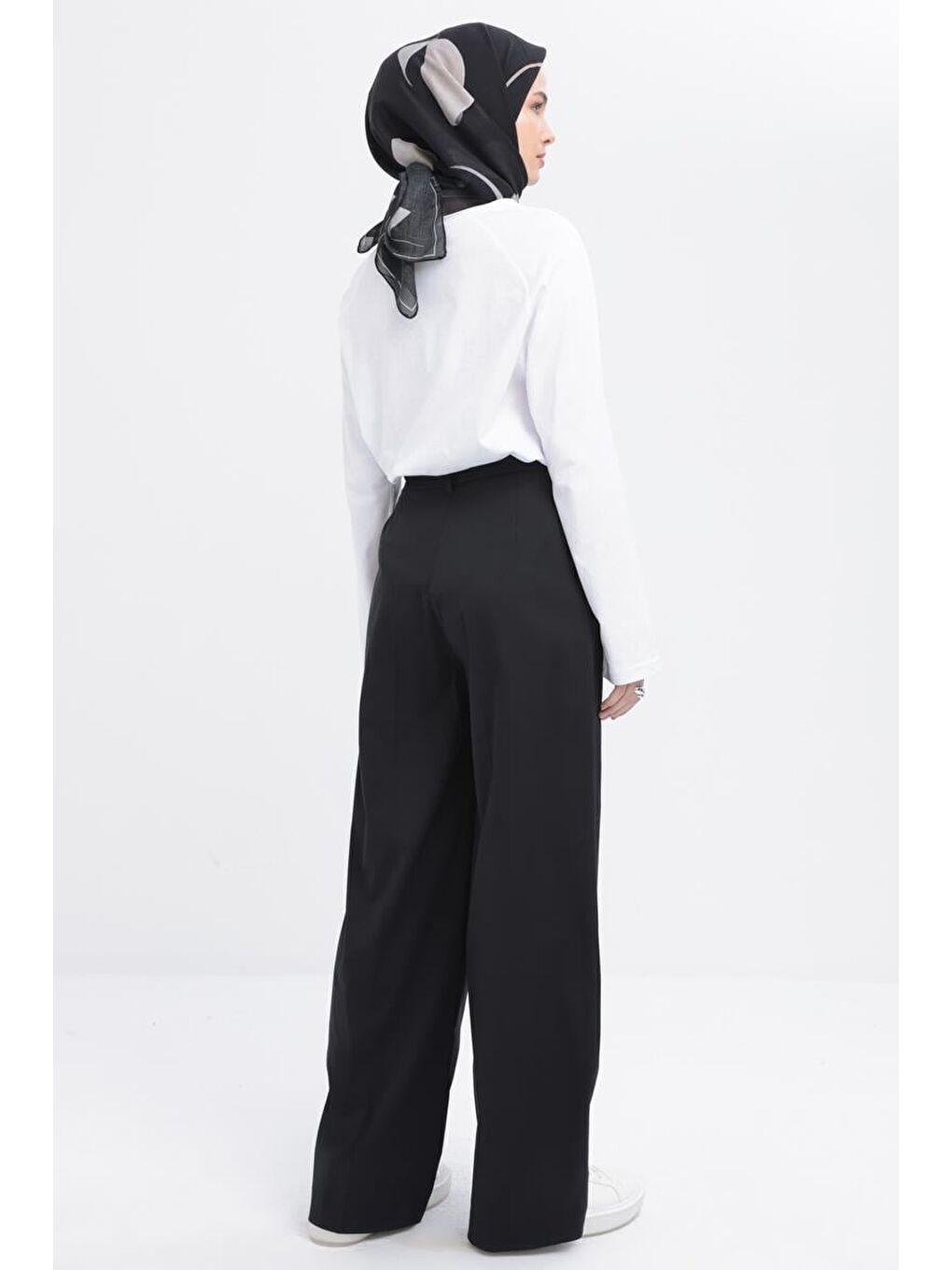 Siyah-Pileli Geniş Paça Pantolon-3