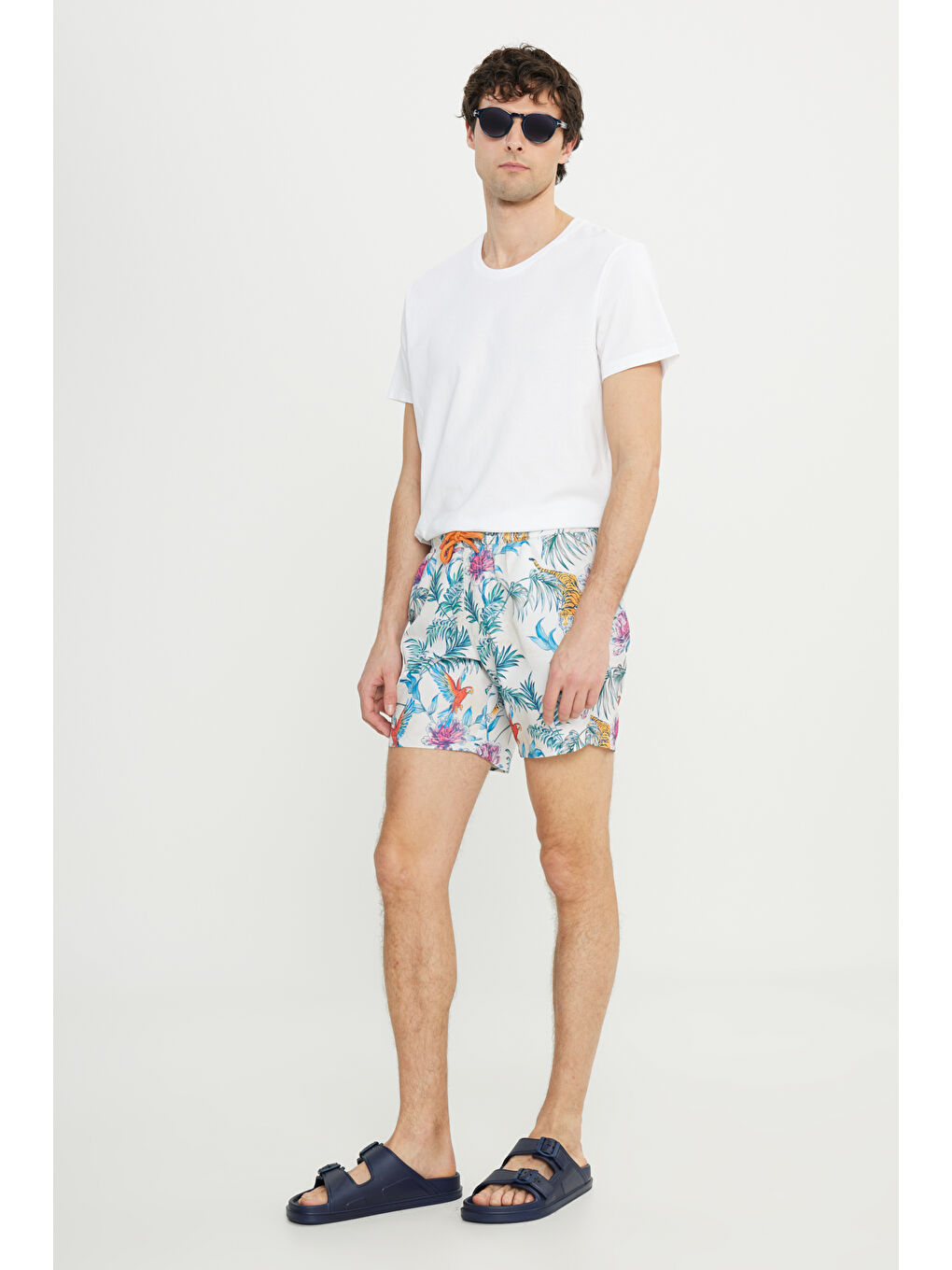 Erkek Ekru-Lacivert Standart Fit Normal Kesim Cepli Hızlı Kuruyan Desenli Mayo Deniz Şortu-5