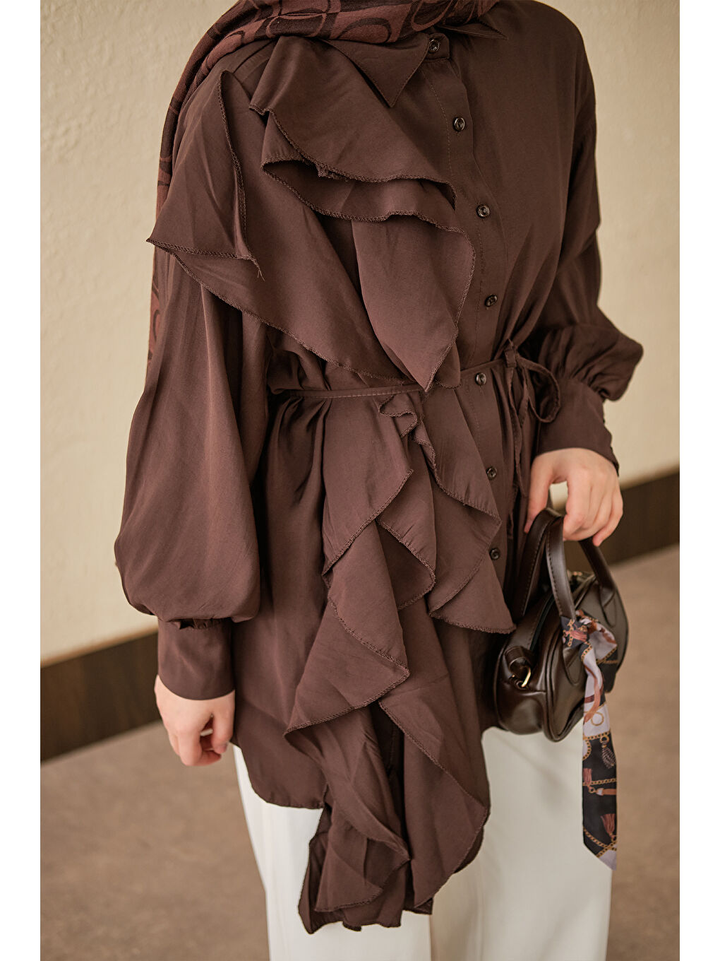 Kadın Volanlı Bağcıklı Gömlek Kahverengi-3