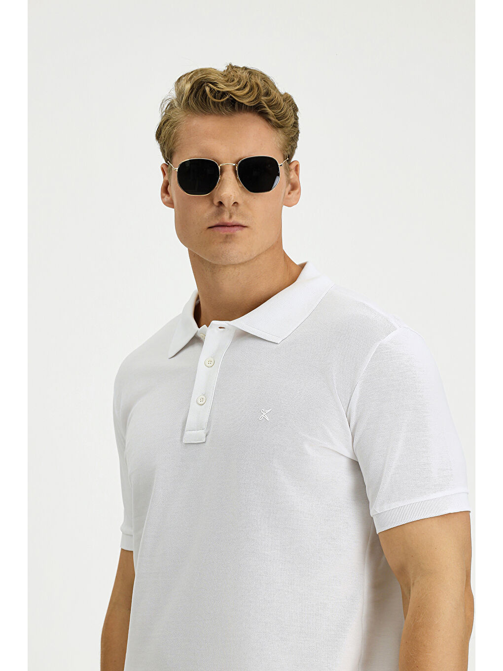 Beyaz Slim Fit Dar Kesim Pamuk Kıvrılmaz Polo Yaka Tişört