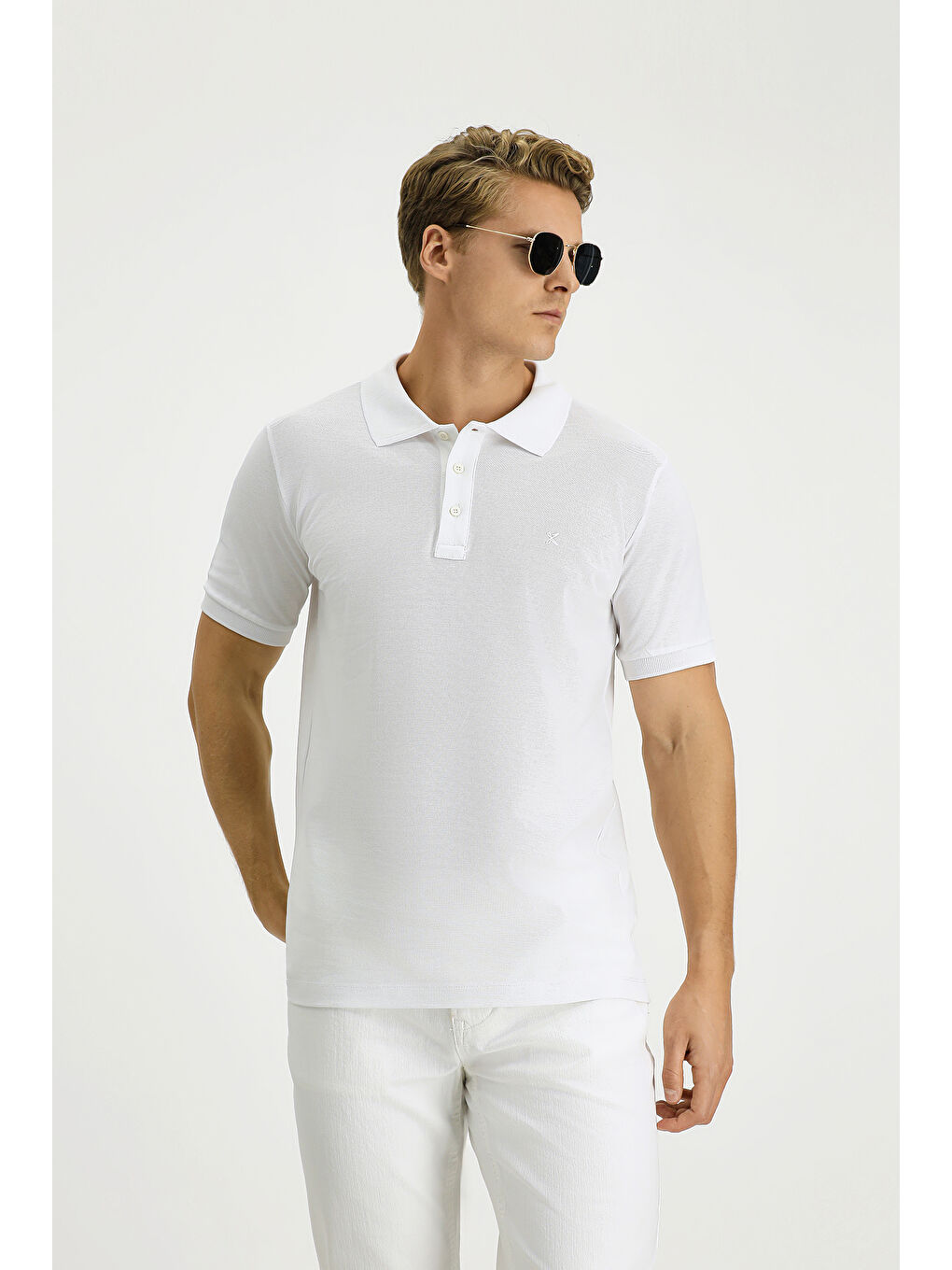 Beyaz Slim Fit Dar Kesim Pamuk Kıvrılmaz Polo Yaka Tişört-1