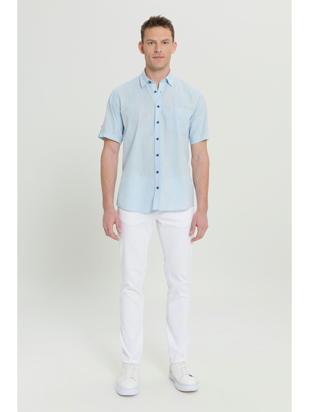 Erkek Açık Mavi Comfort Fit Rahat Kesim Gizli Düğmeli Yaka Keten Görünümlü %100 Pamuk Flamlı Gömlek-1