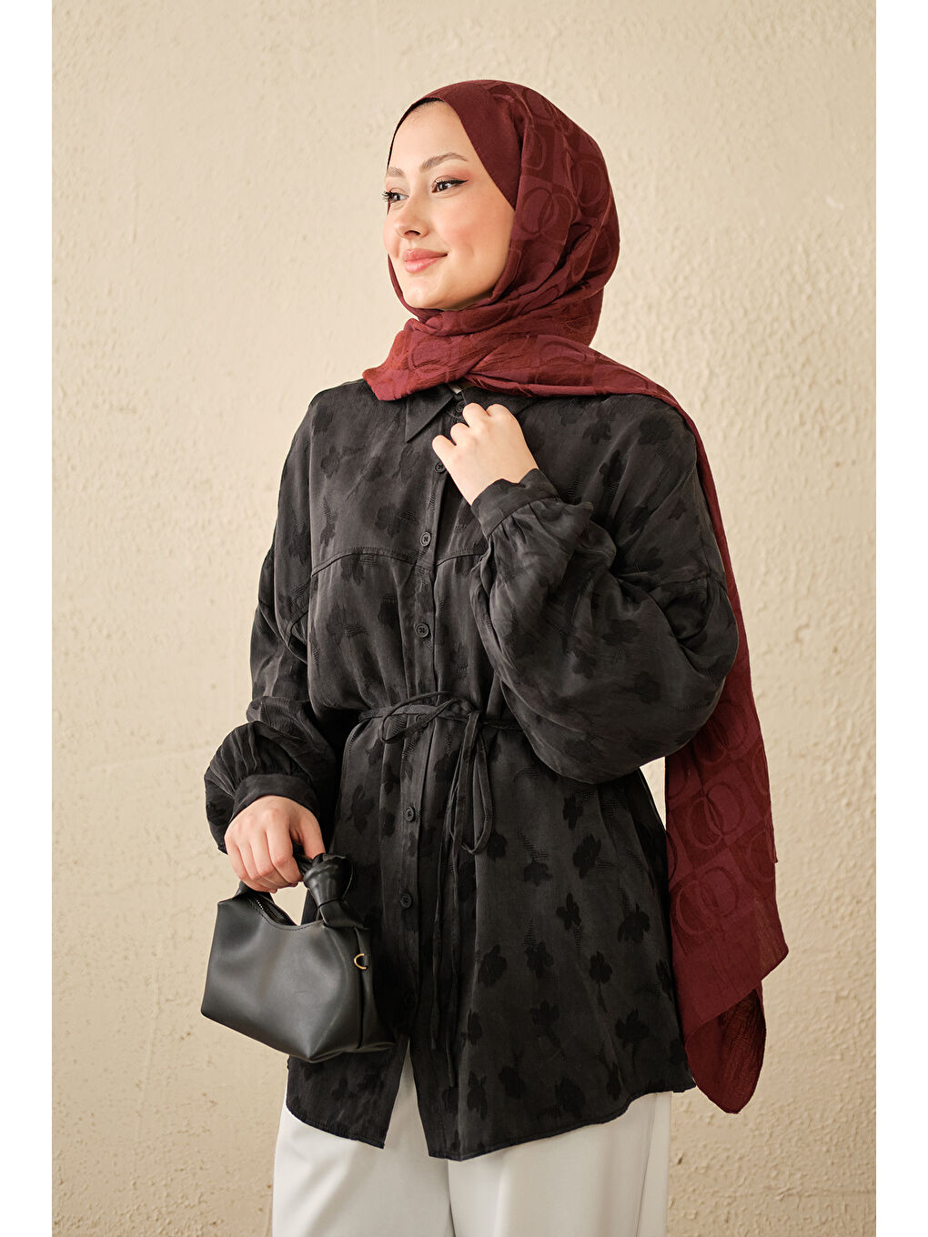 Kadın Yonca Desen Saten Bel Bağlamalı Gömlek Siyah-1