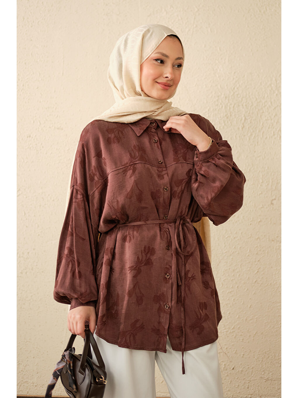 Kadın Lale Desen Saten Bel Bağlamalı Gömlek Kahverengi