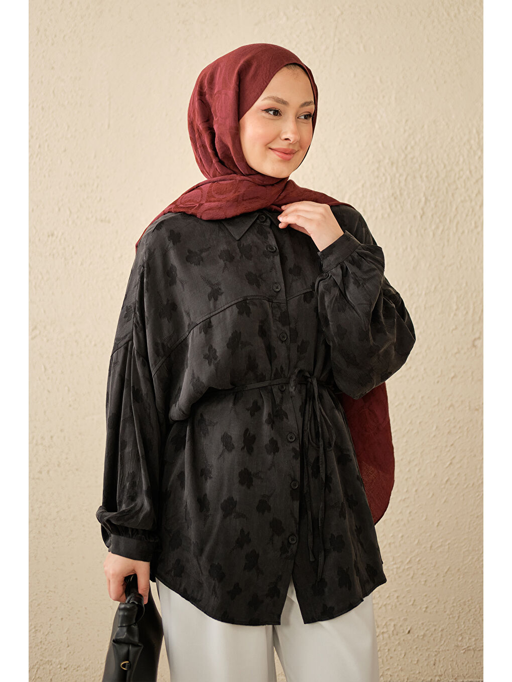 Kadın Yonca Desen Saten Bel Bağlamalı Gömlek Siyah-3