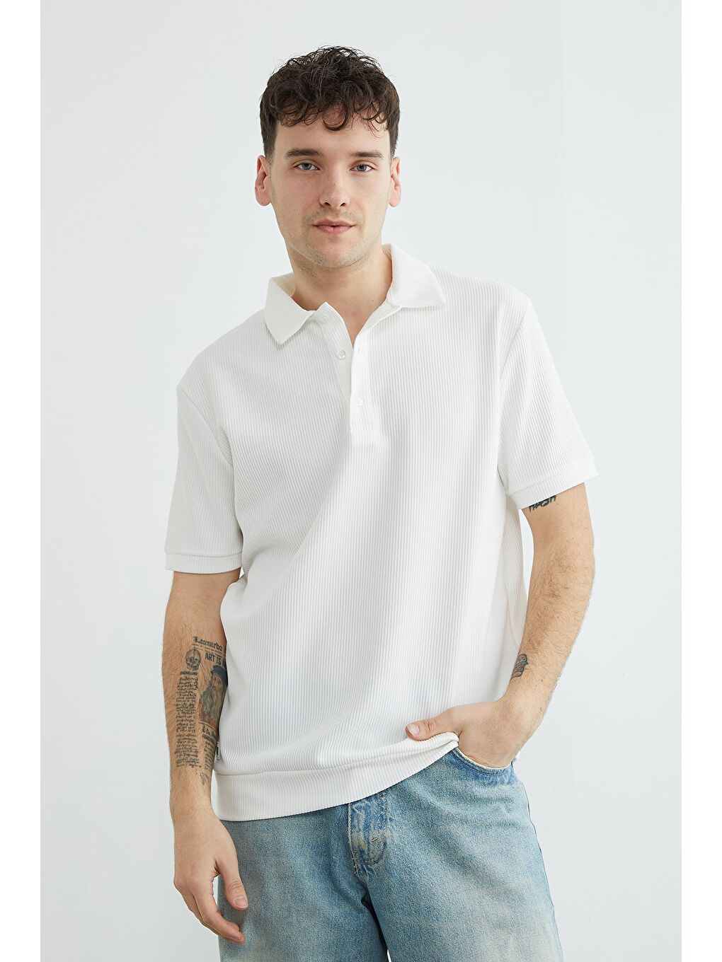 Beyaz Fitilli Armalı Polo Yaka Tişört-1