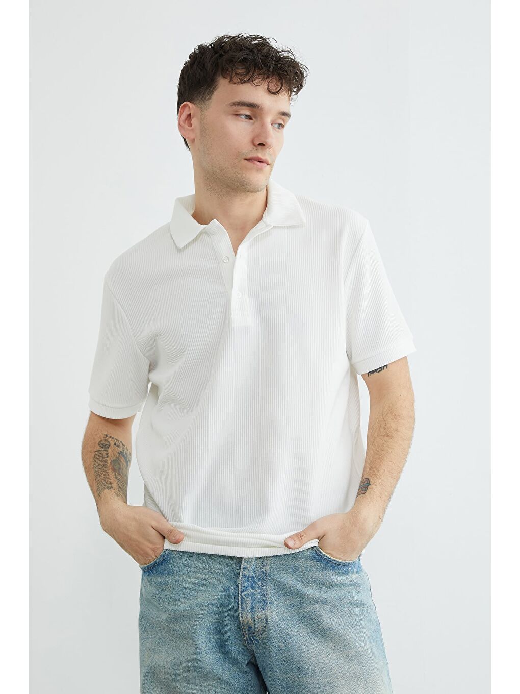 Beyaz Fitilli Armalı Polo Yaka Tişört-2