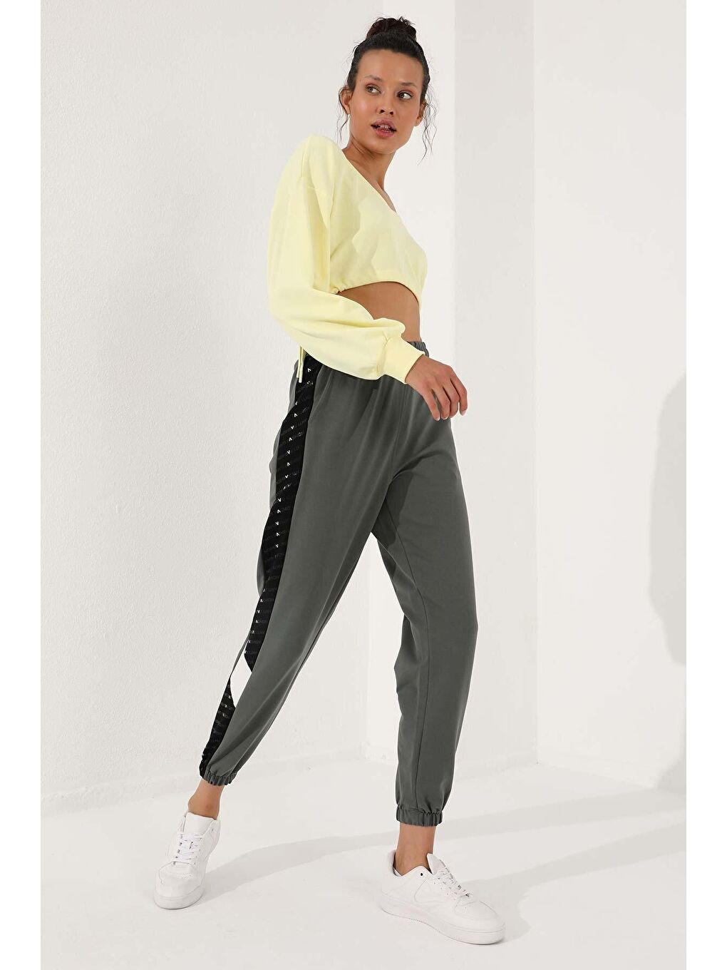 Yeşil Çağla Noktalı Şerit Detaylı Jogger  Rahat Form Lastik Paça Kadın Eşofman Alt - 94579