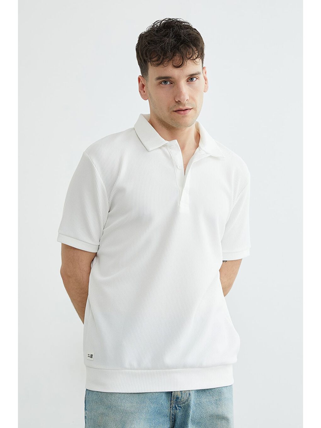 Beyaz Fitilli Armalı Polo Yaka Tişört-4