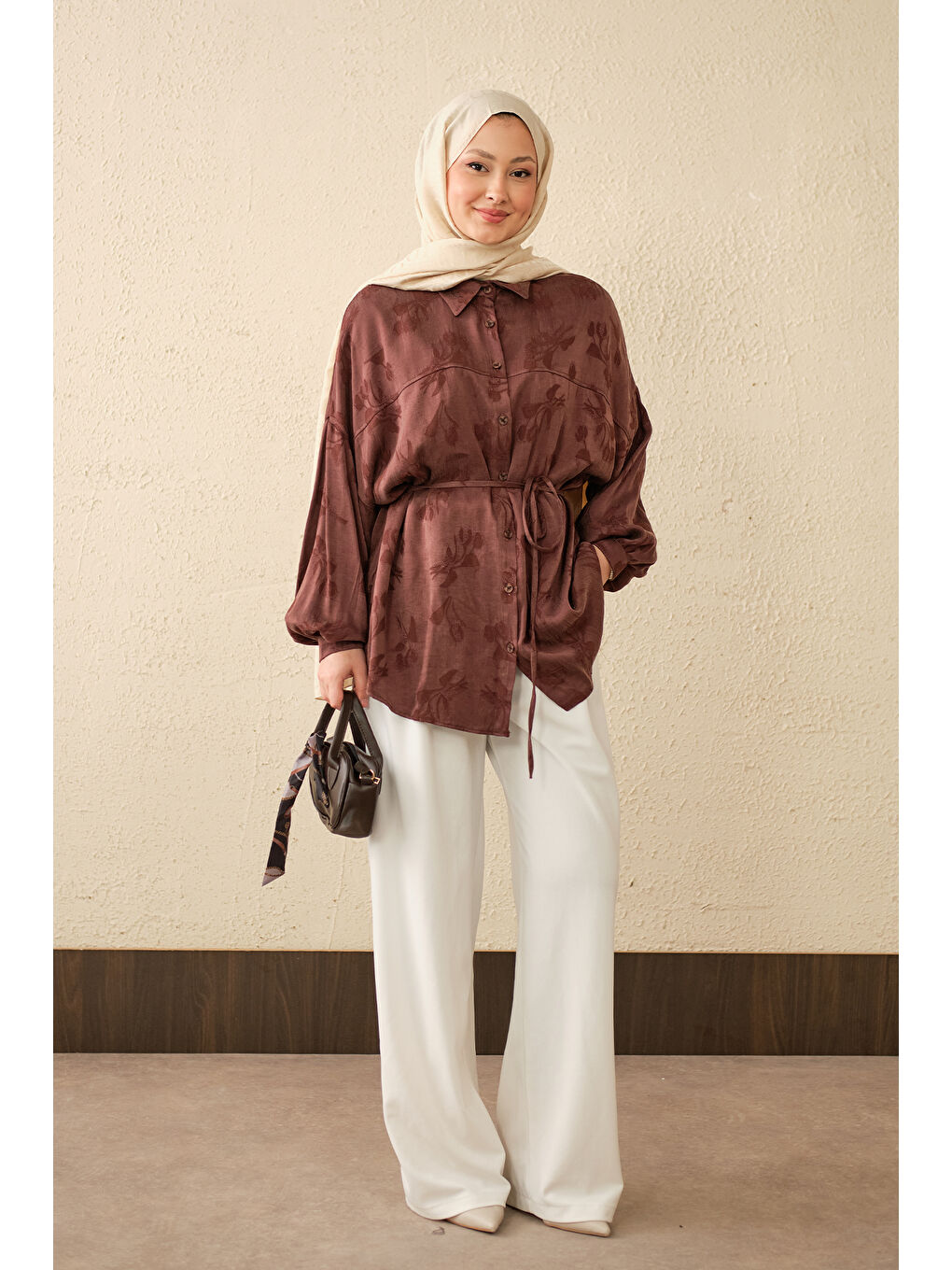 Kadın Lale Desen Saten Bel Bağlamalı Gömlek Kahverengi-1