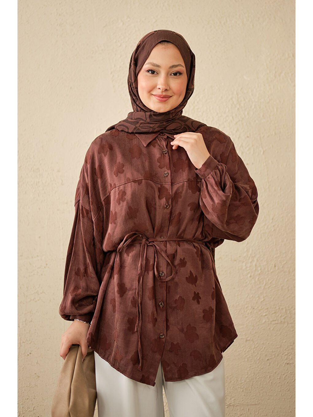 Kadın Yonca Desen Saten Bel Bağlamalı Gömlek Bordo