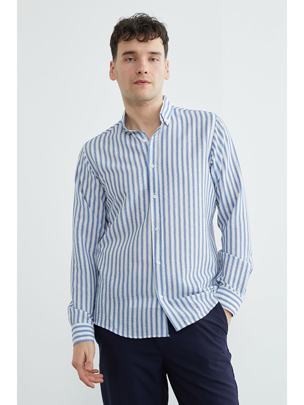 Mavi Çizgili Gofre Kumaş Gömlek