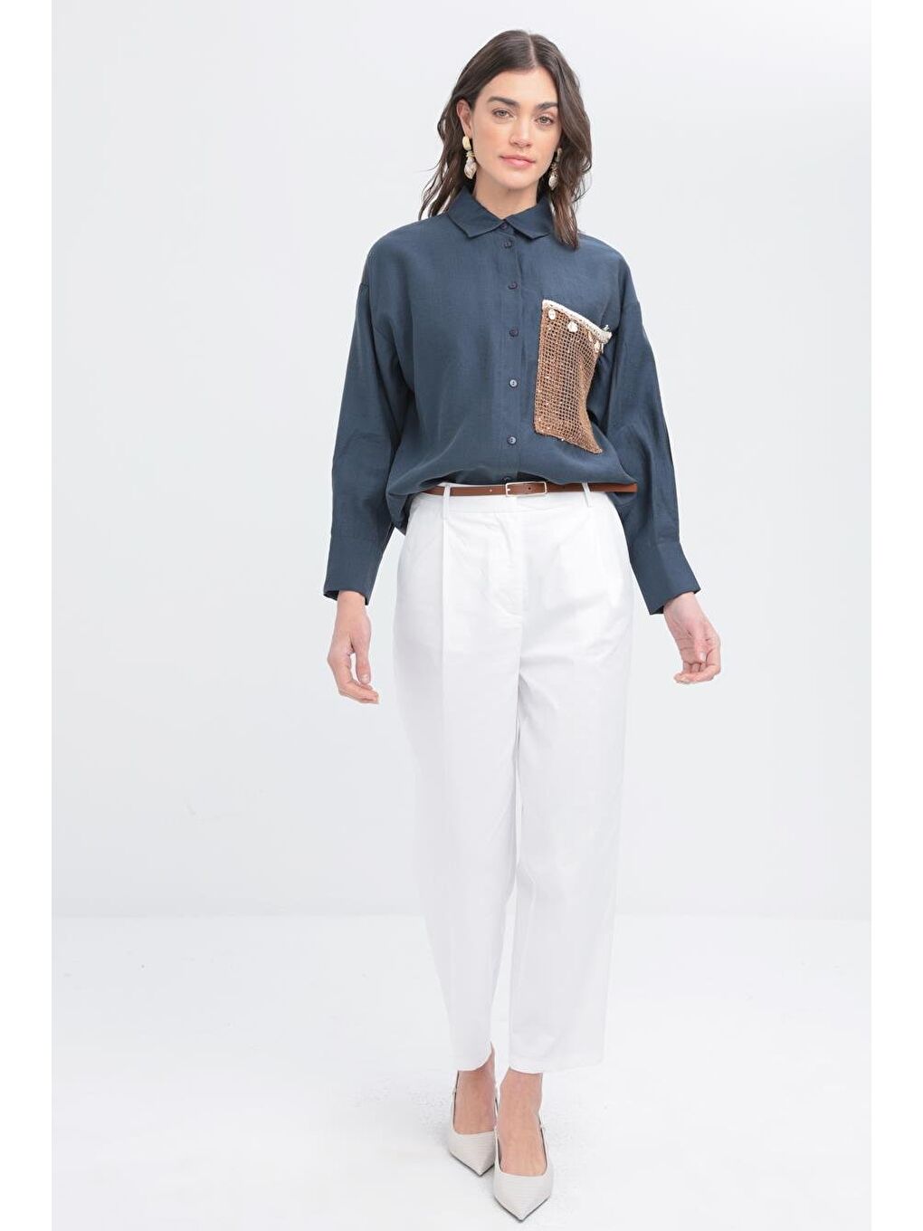 Beyaz-Kemerli Boru Paça Pantolon-1