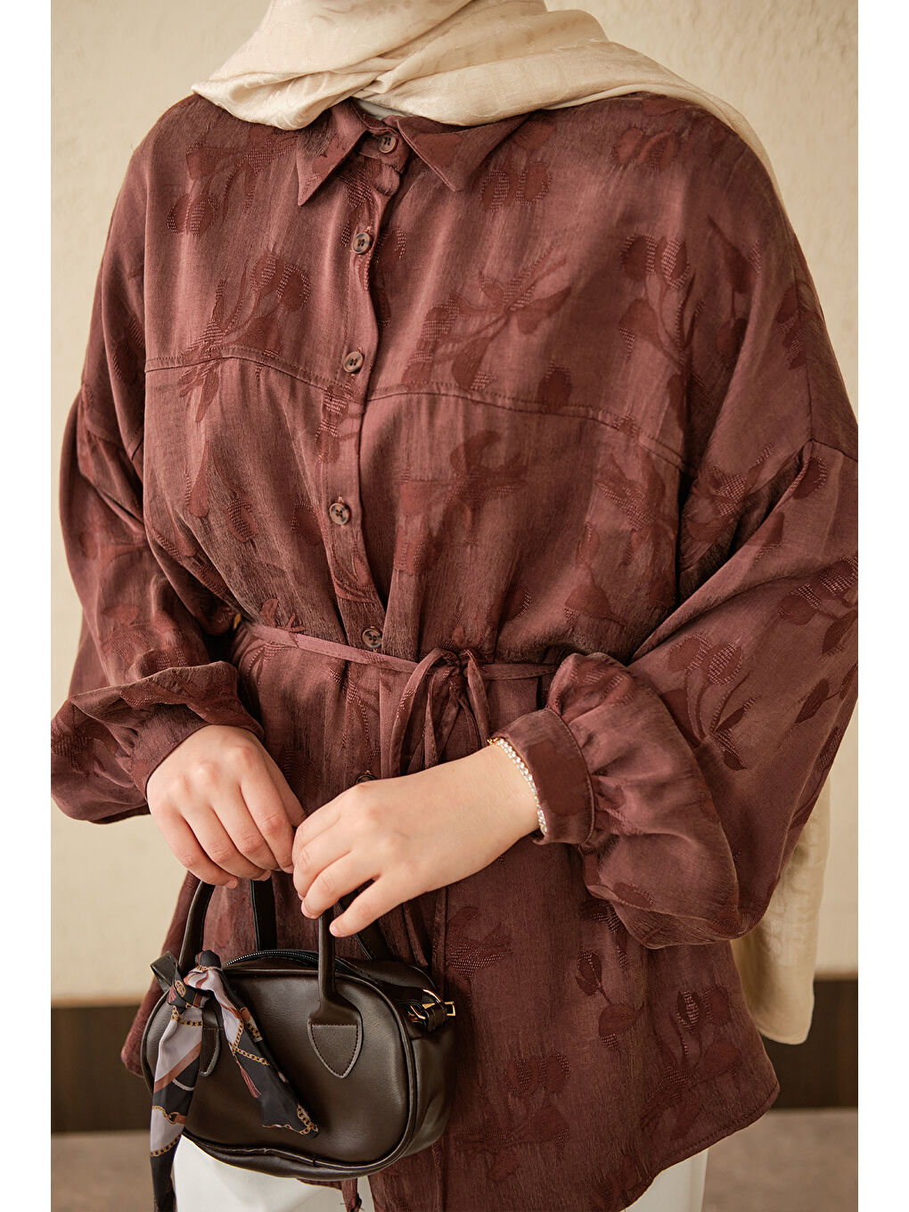 Kadın Lale Desen Saten Bel Bağlamalı Gömlek Kahverengi-3