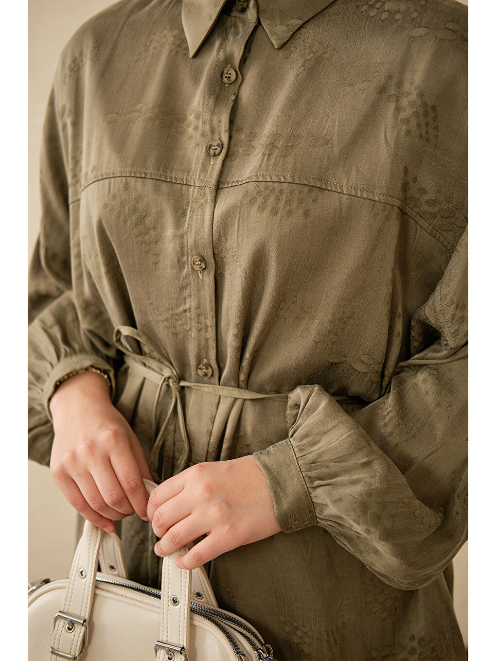 Kadın Benek Desenli Saten Bel Bağlamalı Gömlek Yeşil-3