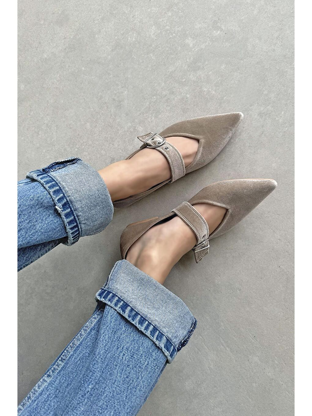 Bej Bruno Kadın Kemer Detay Kadife Babet Vizon