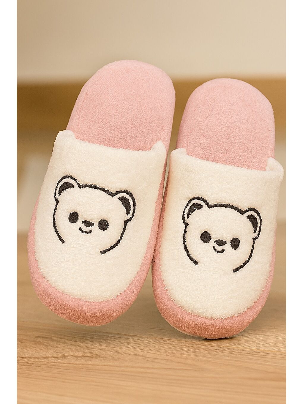 Beyaz MOMO Ayıcık Kadın Ev Terliği Günlük Rahat Kışlık Terlik-1