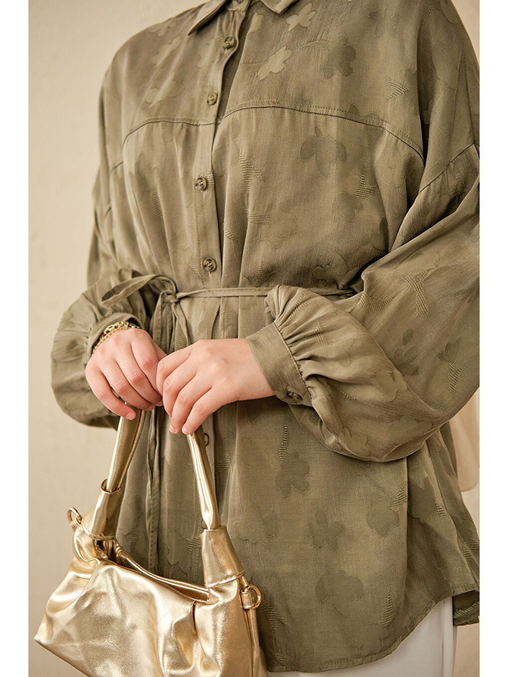 Kadın Yonca Desen Saten Bel Bağlamalı Gömlek Haki Yeşil-3