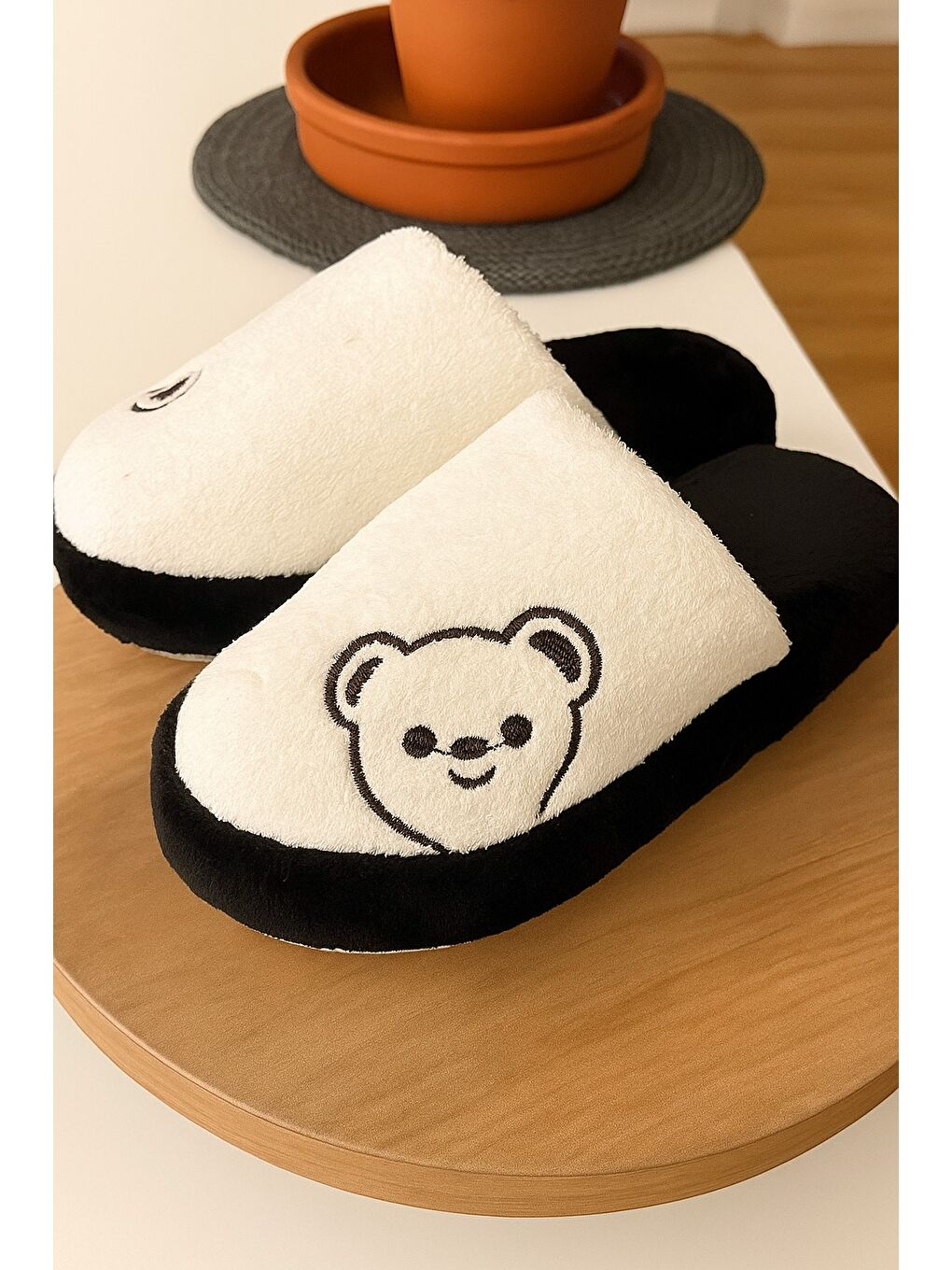 Beyaz MOMO Ayıcık Kadın Ev Terliği Günlük Rahat Kışlık Terlik-1