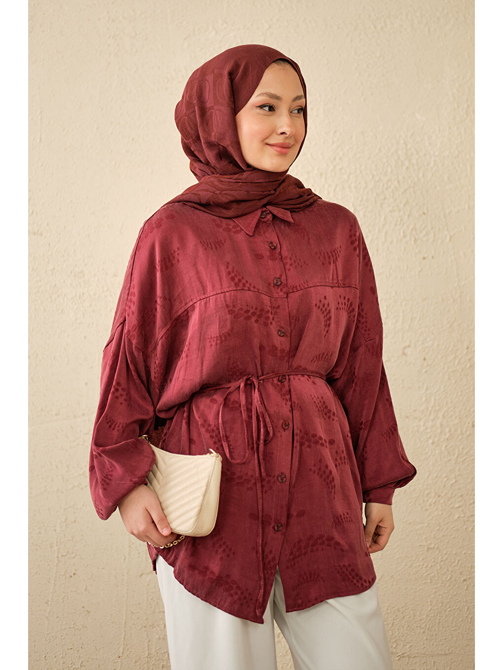 Kadın Benek Desenli Saten Bel Bağlamalı Gömlek Bordo-2