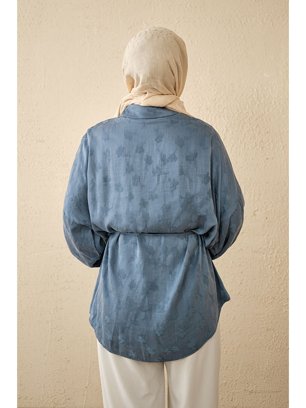 Kadın Yonca Desen Saten Bel Bağlamalı Gömlek Mavi-4