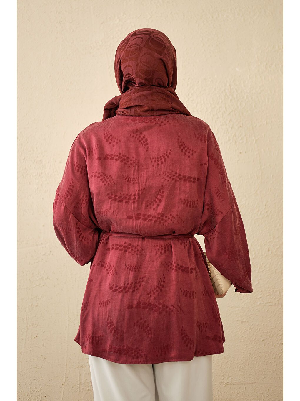 Kadın Benek Desenli Saten Bel Bağlamalı Gömlek Bordo-4