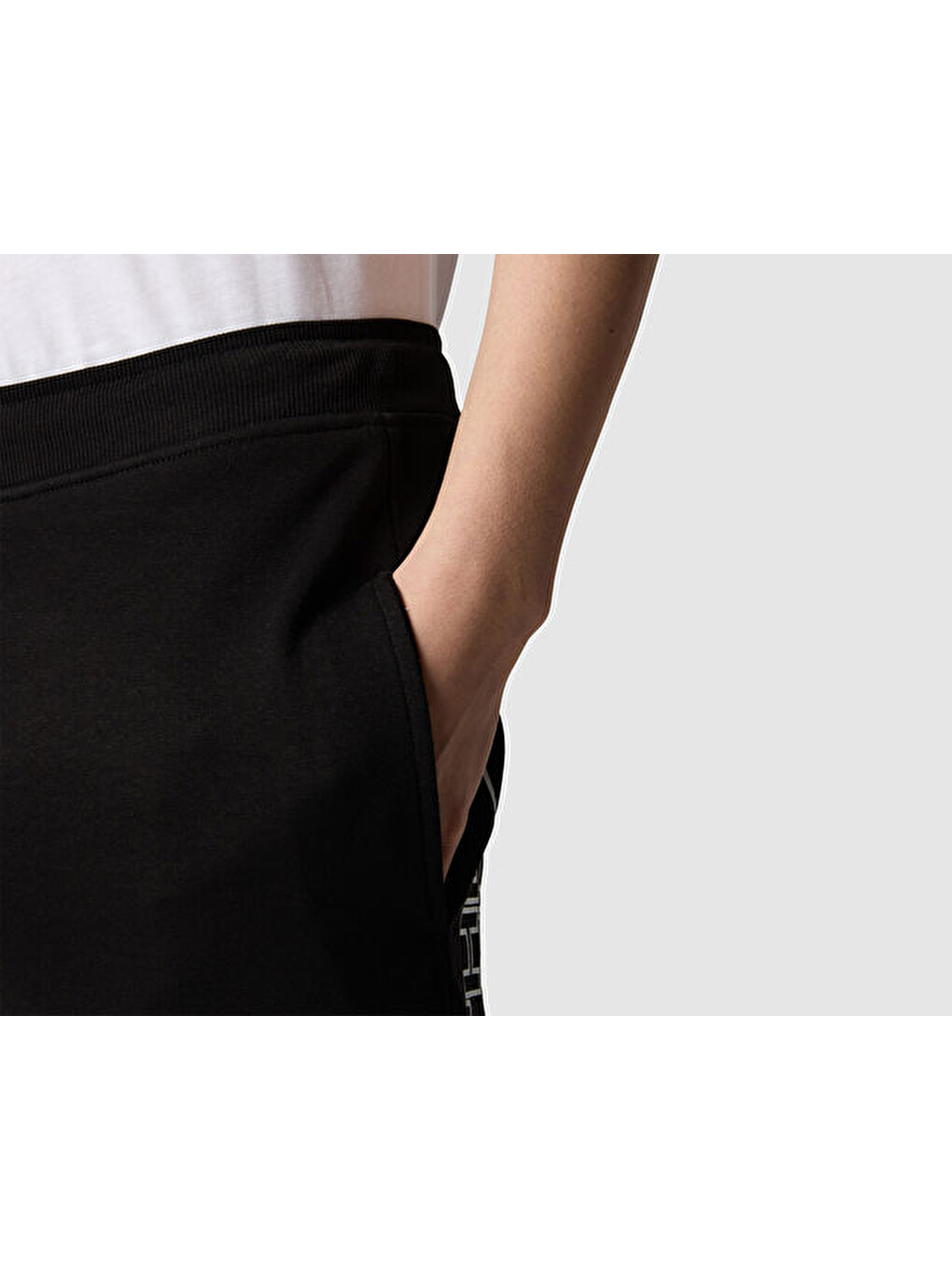 M Graphic Short Light Erkek Günlük Şort Nf0a3s4fjk31 Siyah-3