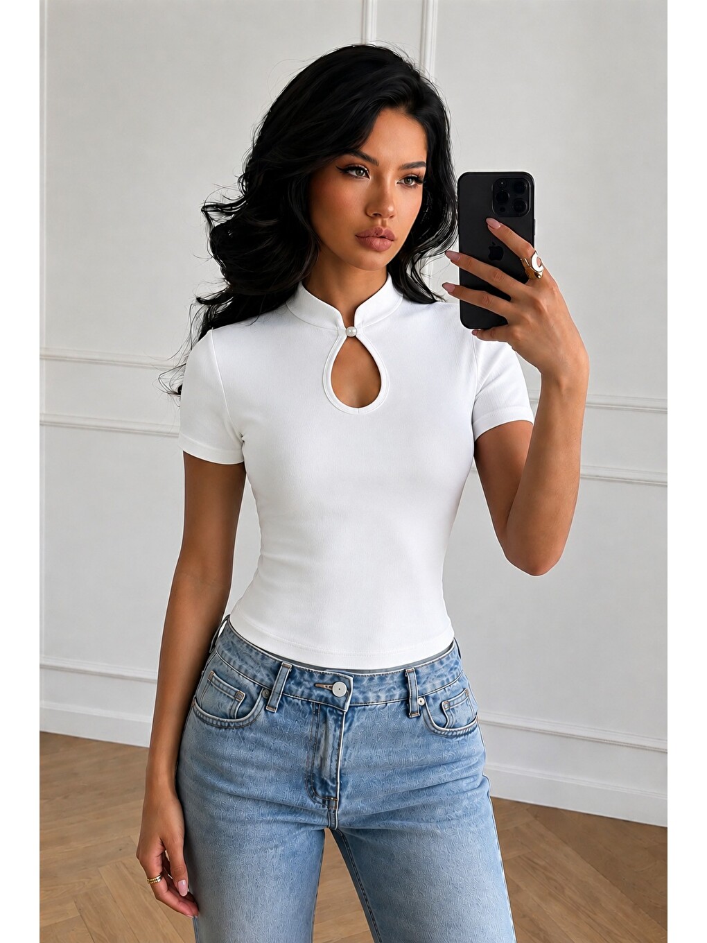 Beyaz Kadın Damla Yaka Düğme Detaylı Kısa Kollu Fit Bluz-3