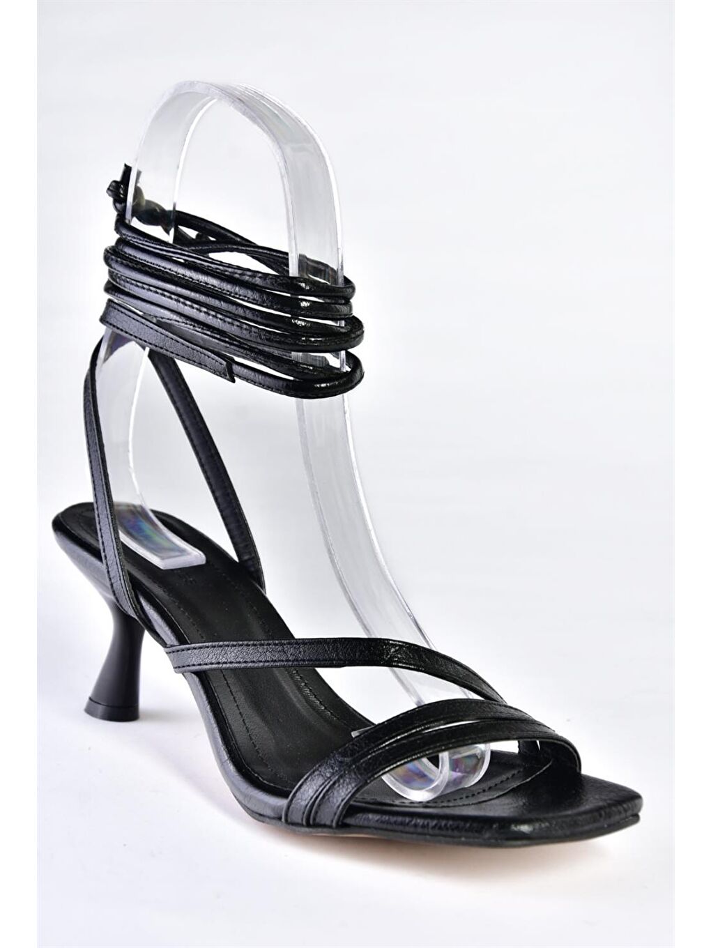 P404202209 Siyah Bilek Bağlamalı Alçak Topuklu Kadın Ayakkabı-4