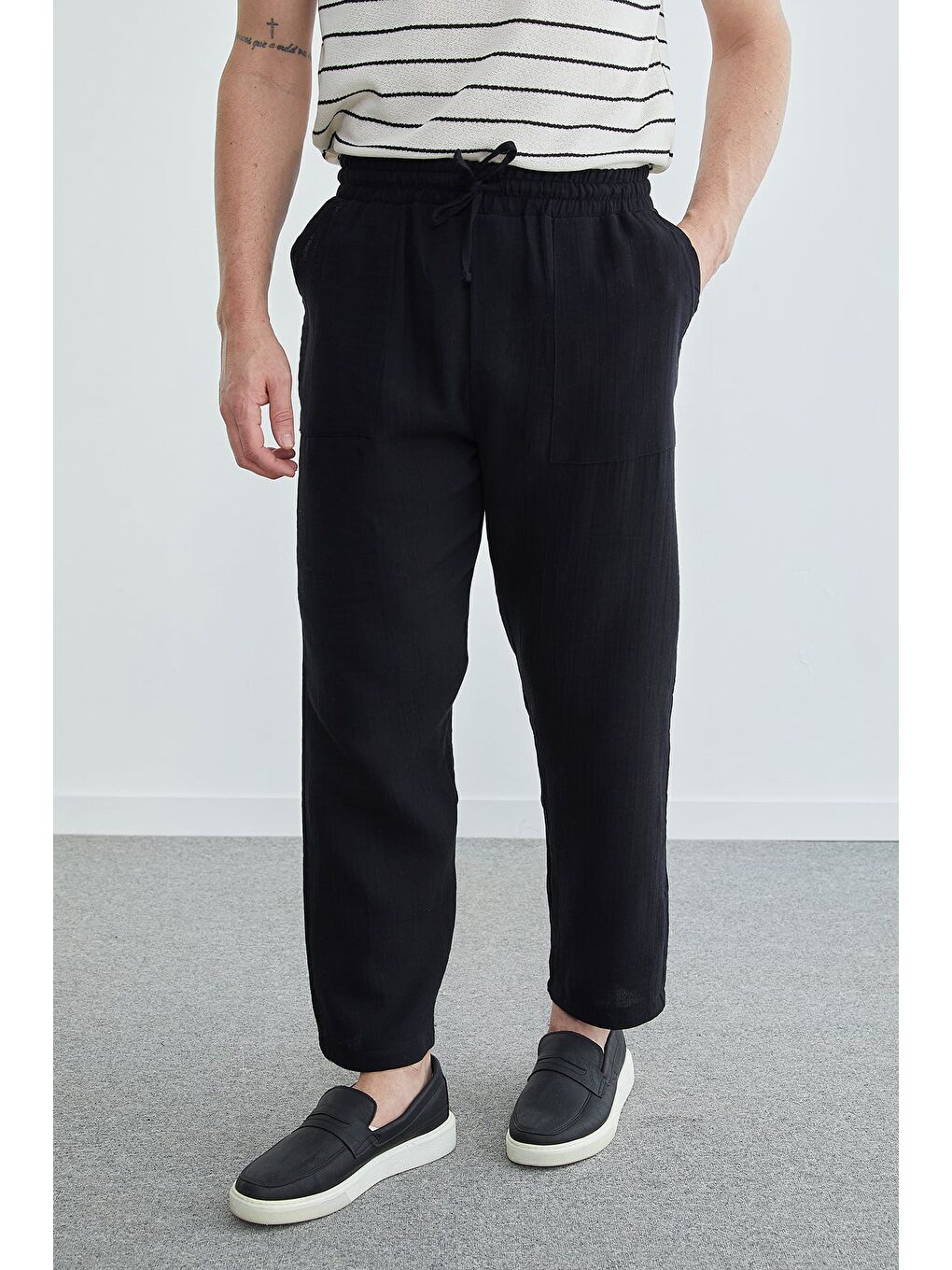 Siyah Beli Lastikli Müslin Kumaş Pantolon-2
