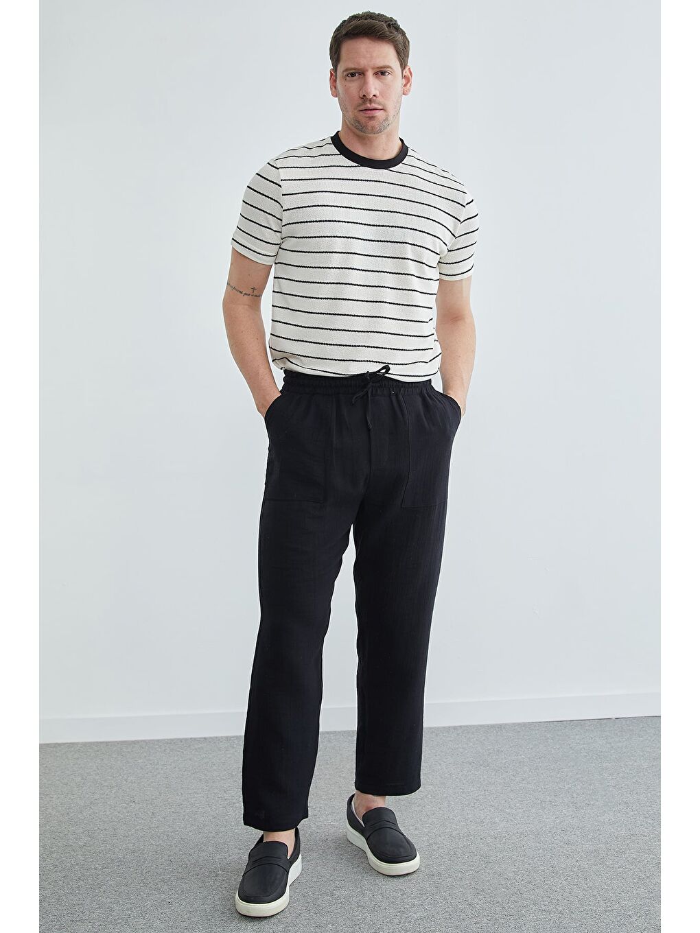 Siyah Beli Lastikli Müslin Kumaş Pantolon-4