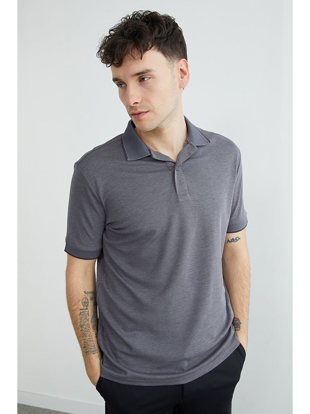 Gri Ribanalı Polo Yaka Tişört-4