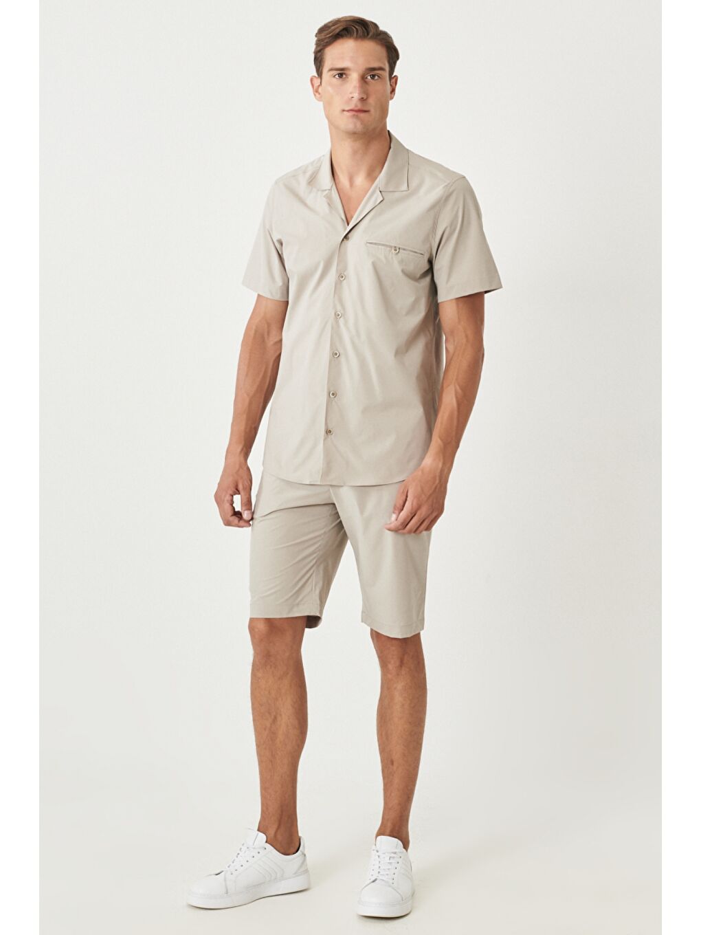 Erkek Bej Slim Fit Dar Kesim Mono Yaka Kısa Kollu Gömlek-1